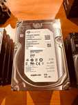 Discos SATA e SAS Enterprise (300GB, 900GB, 1TB, 2TB, 3TB)
