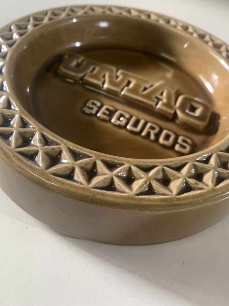 Cinzeiro “UNIÃO seguros”