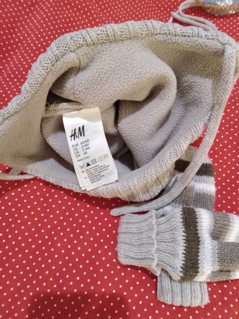 Dwa zestawy: czapka i szalik, czapka i rękawiczki. H&M, rozmiar 62-68