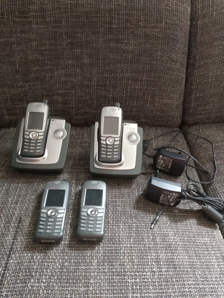 Zestaw telefonów i stacji dokujących cisco