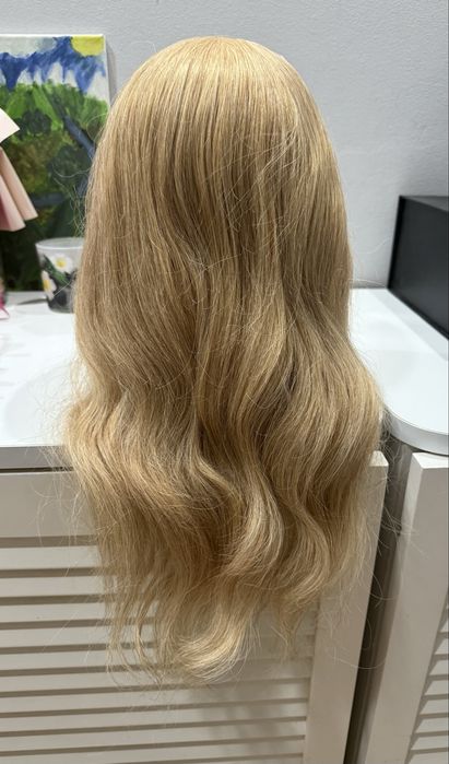 Główka treningowa fryzjerska włosy blond długie naturalne.