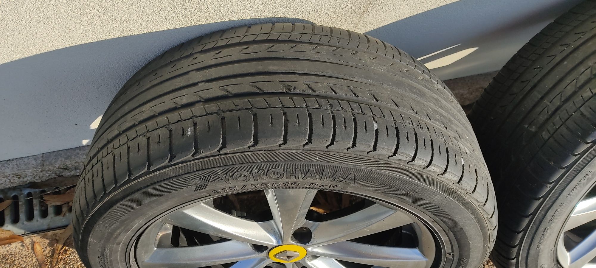 pneus yokoama como novos 215/55 r16