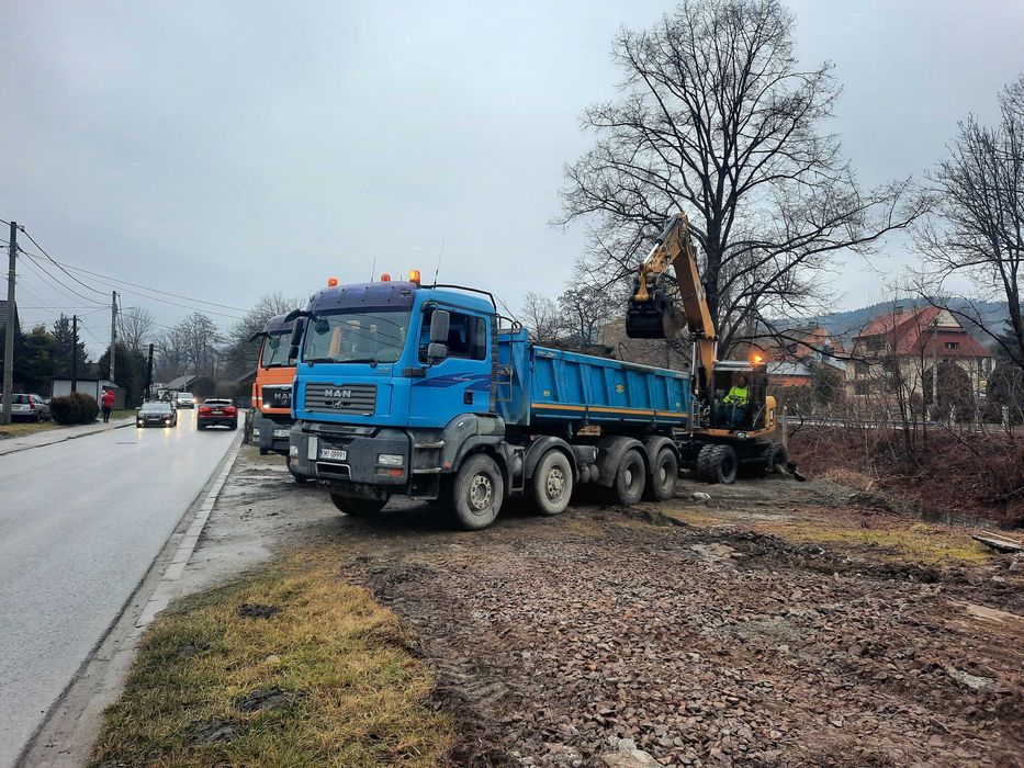 Prace ziemne usługi koparkami wyburzenia transport usługi brukarskie