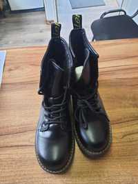 Damskie botki Dr.Martens®, szyte ręcznie