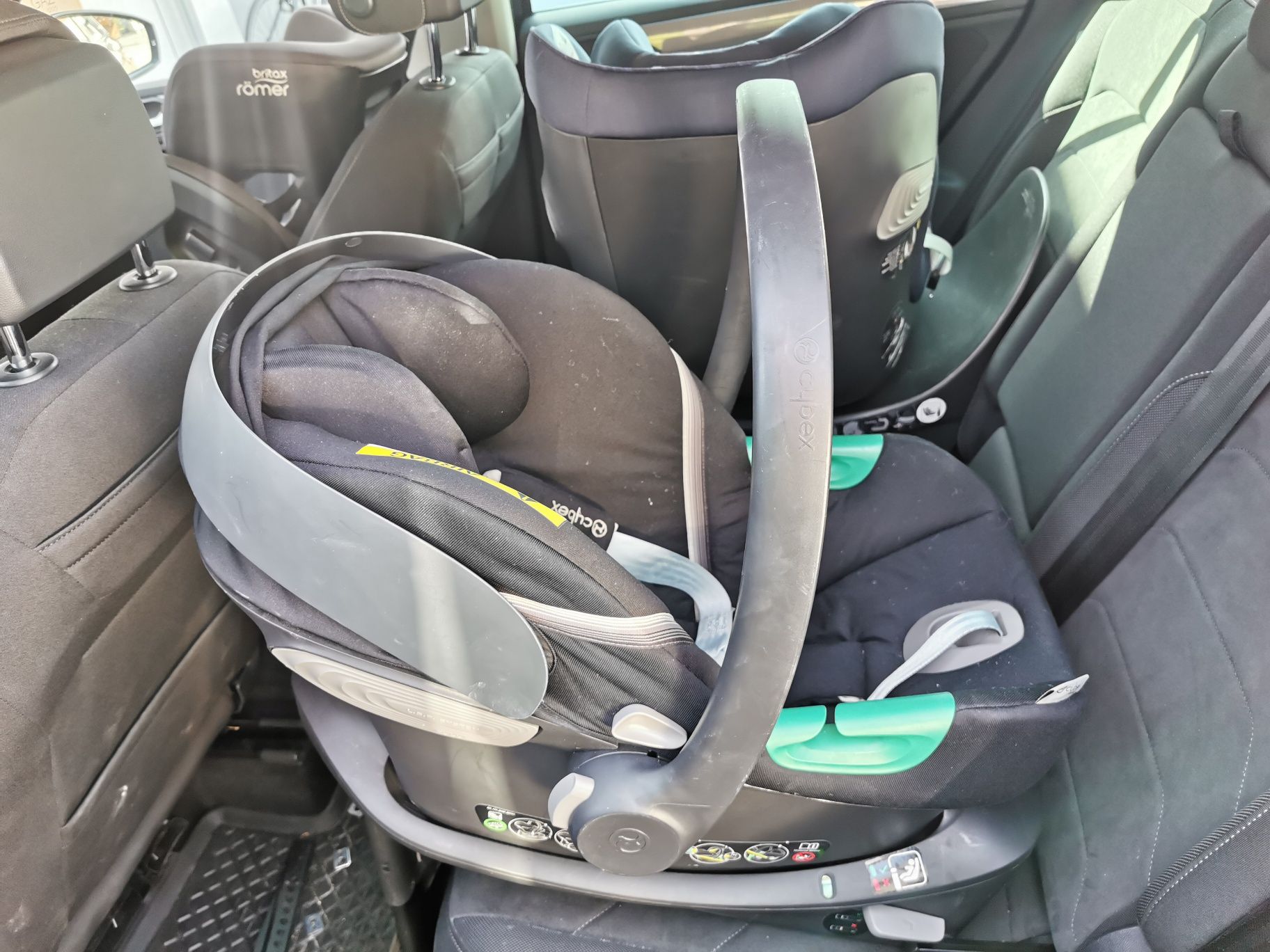 Fotelik Nosidełko Cybex Aton s2 i size moon black z bazą
