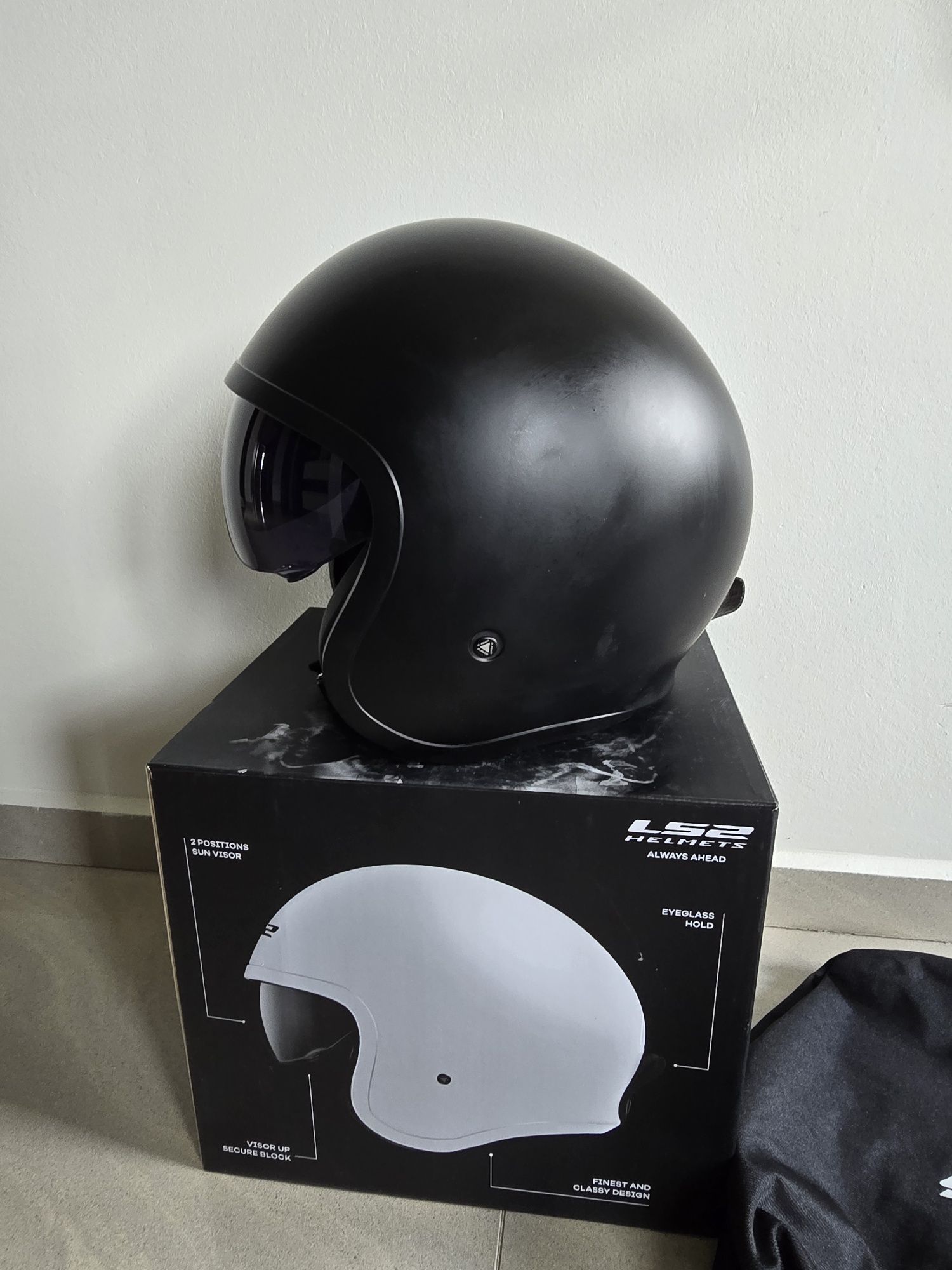 Kask motocyklowy LS2 Helmets Matt Black z blendą rozmiar XL
