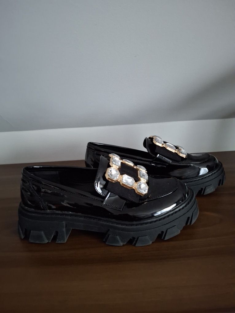Buty damskie lakierowane