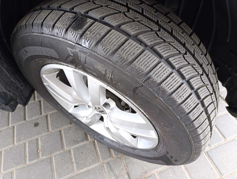 Volkswagen Tiguan 2016 року 2.0 л./бензин