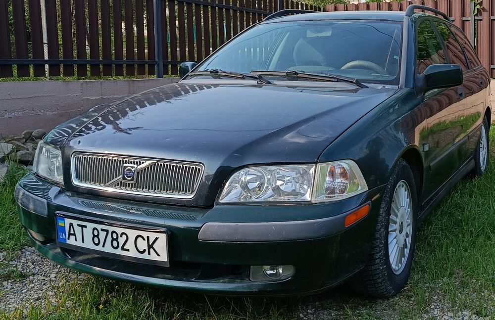 Volvo V40 - 2001  р.  Бензин 2.0