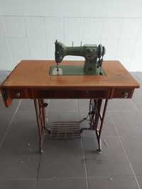 Máquina de coser Oliva