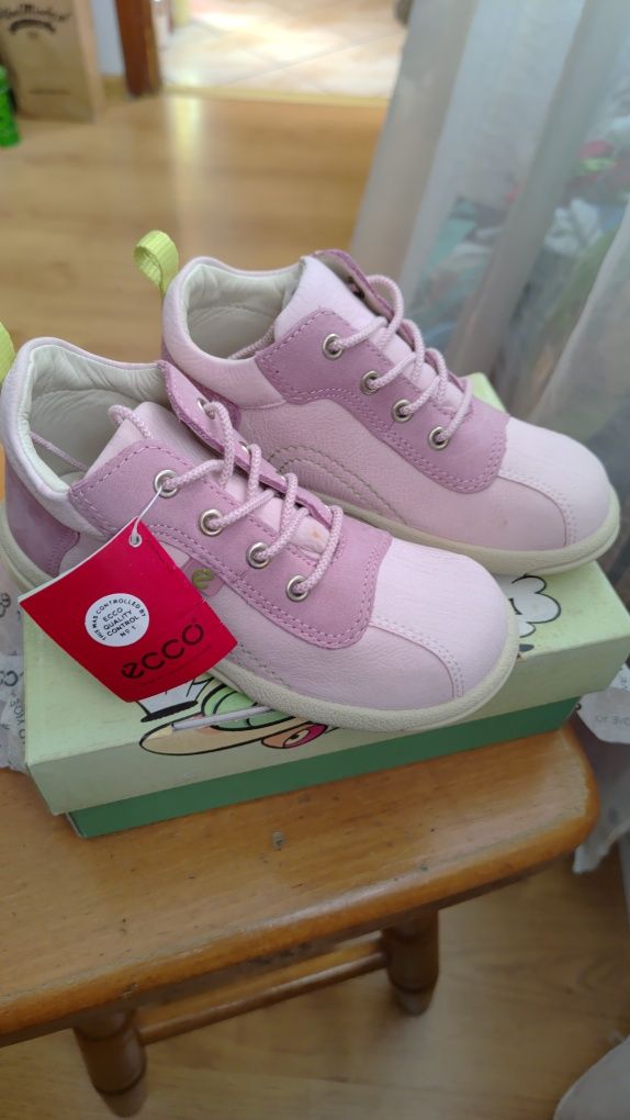 Buty dziecięce nowe r. 25 ECCO
