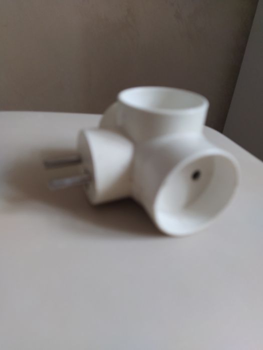 Rozgałęźnik Na 3 Wejścia W Dobrym Stanie Kolor Biały