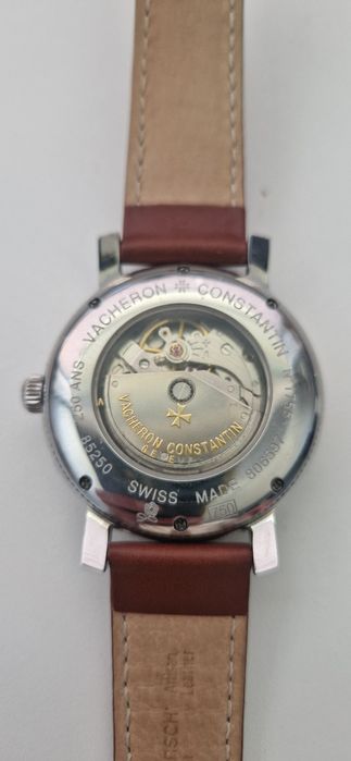 Zegarek mechaniczny z rezrwą chodu.