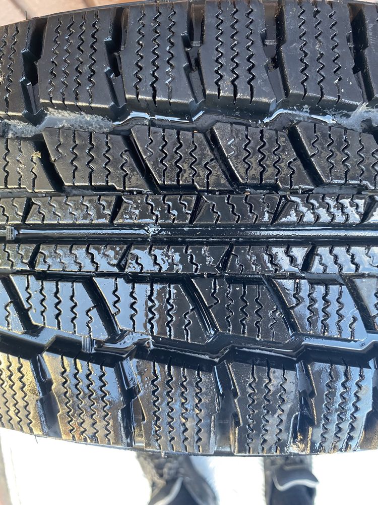 Opony zimowe Triangle 215/60R17C  2022r