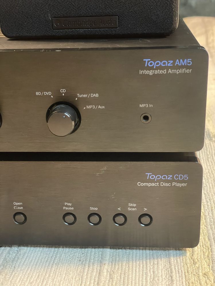 Amplificador e CD Cambridge Áudio + Colunas