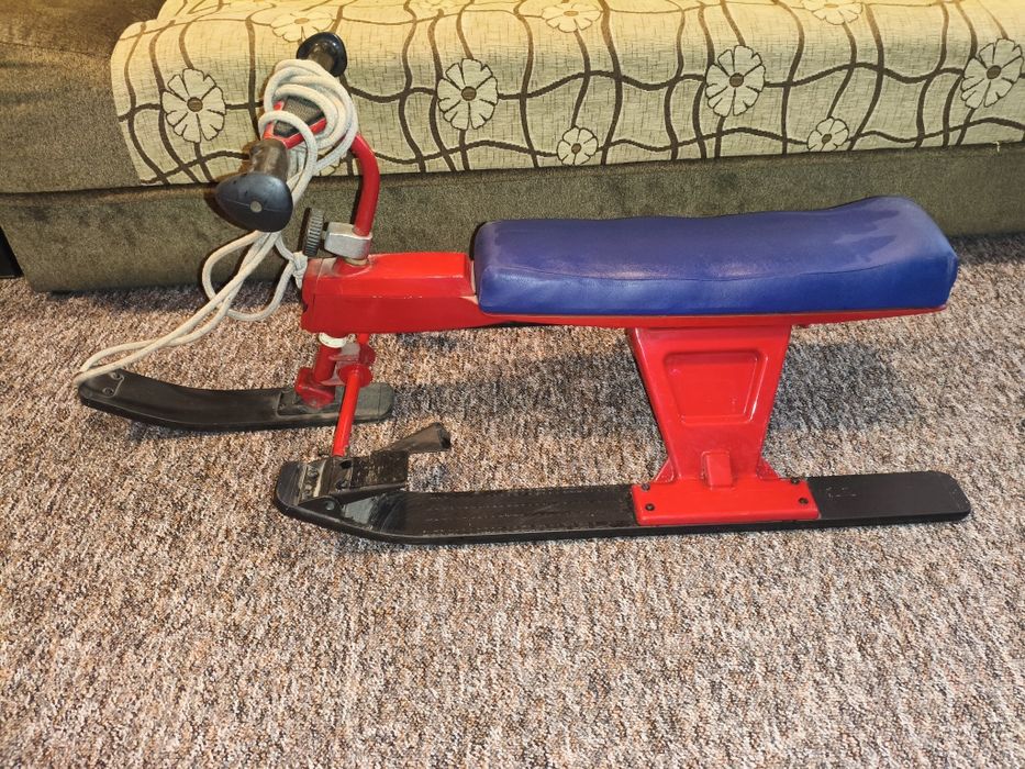 Sanki czerwone, metalowe