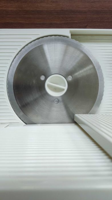 Дискова хліборізка-ломтерізка Melissa RH-31