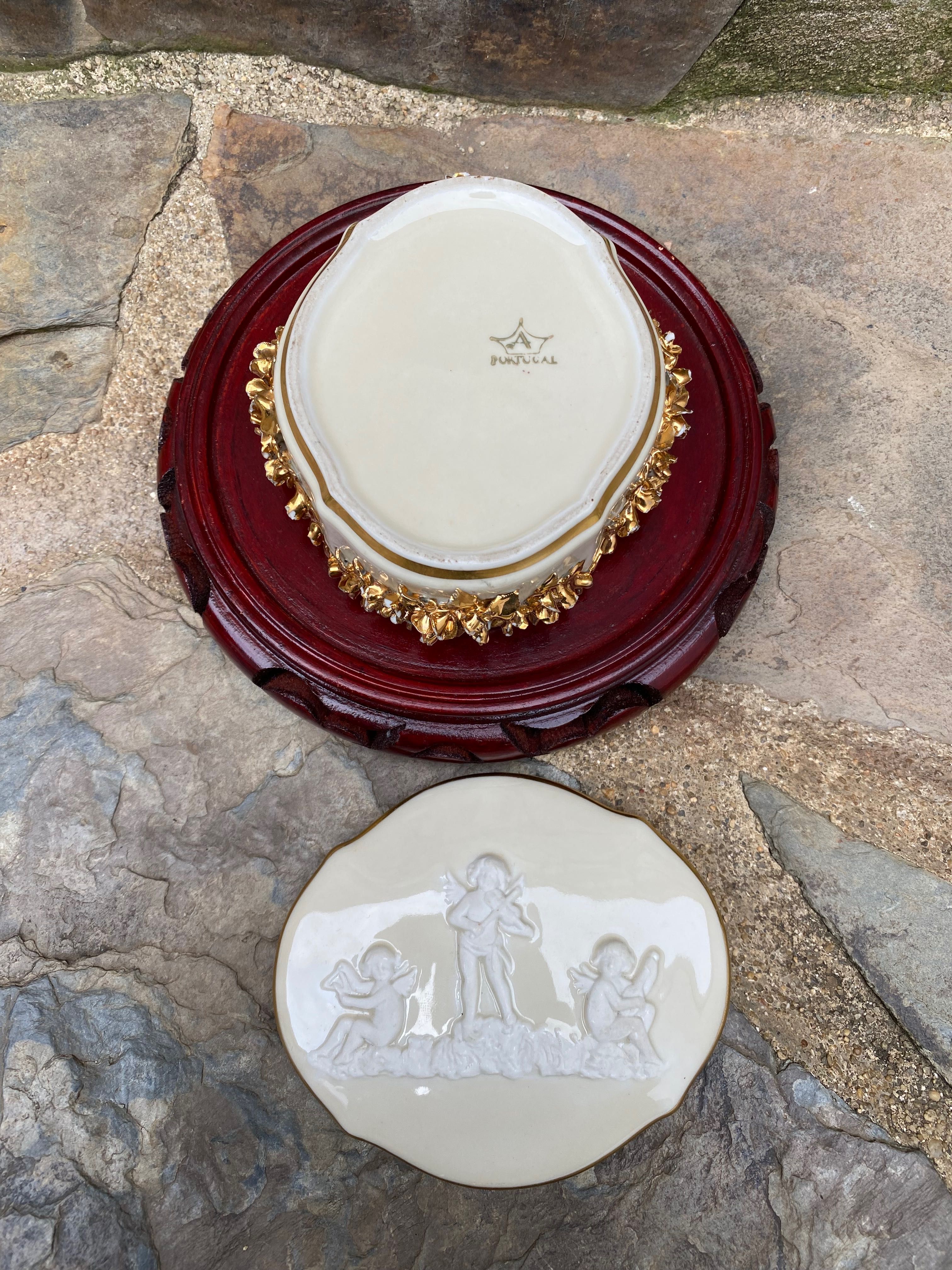 Caixa Pocelana Meninos Biscuit Artibus Ouro Aveiro 12 cm