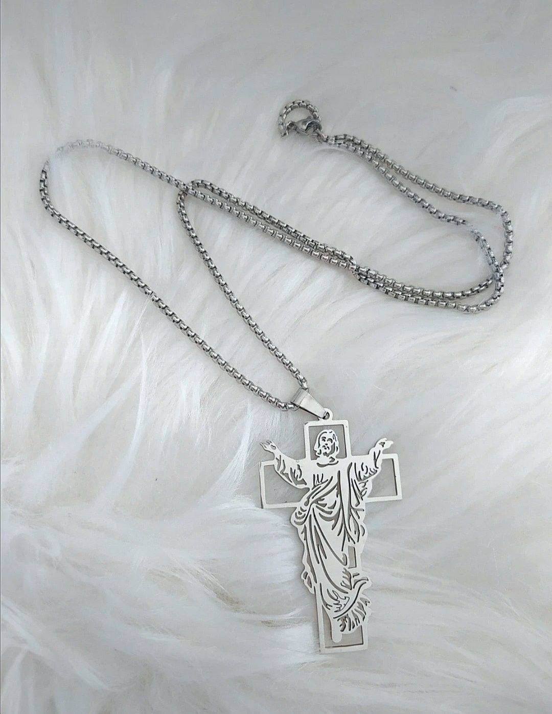 Łancuszek uni 60 cm z krzyżem krzyż duży 5,5cm Jezus