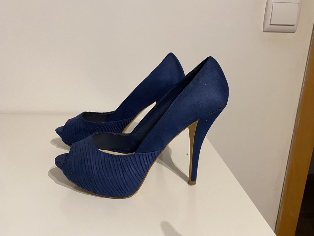 Sapatos azuis marinho da Zara