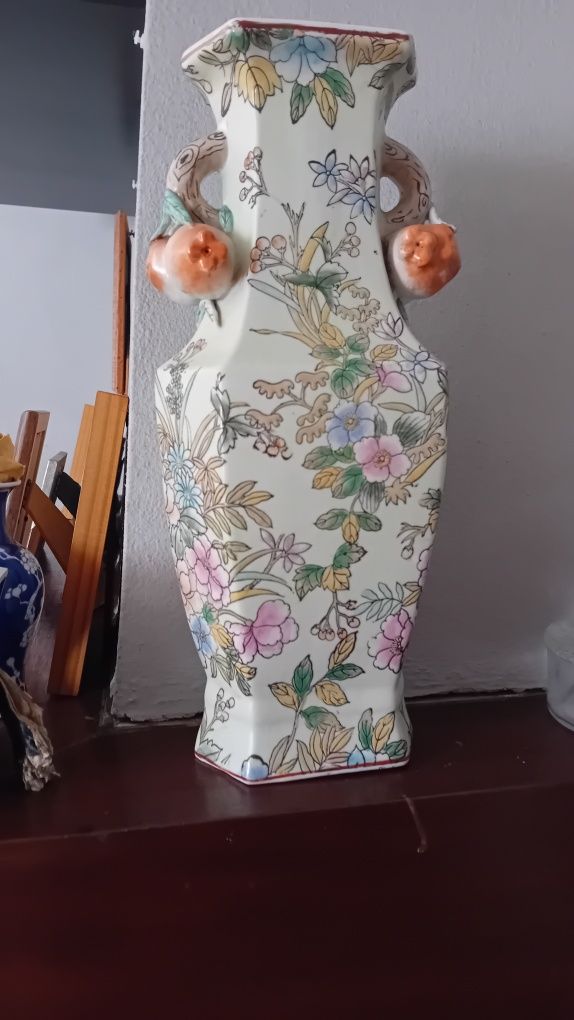 Vaso e item de decoração