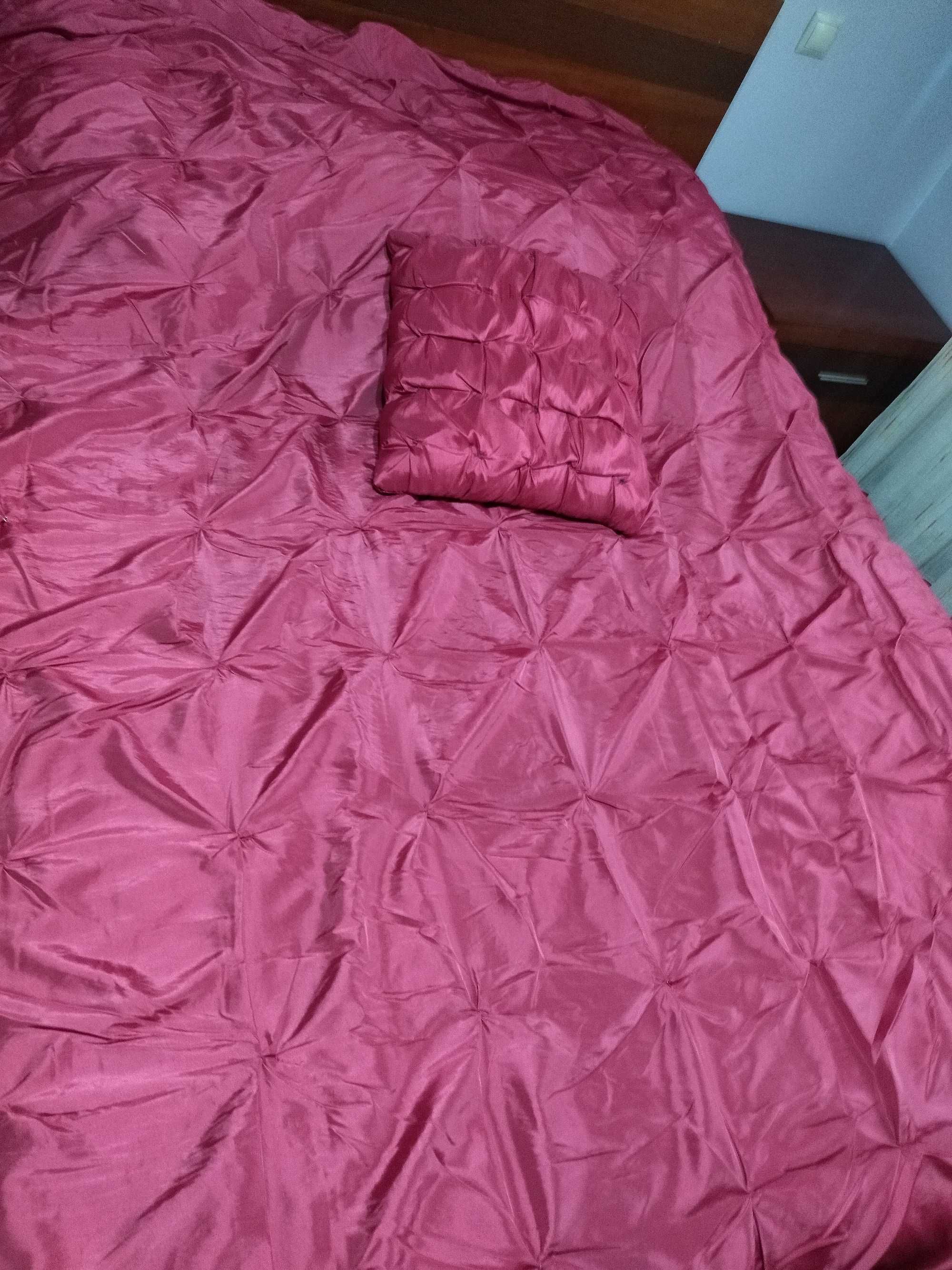 Colcha para quarto de casal/ menina