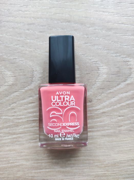 Lakier klasyczny Avon Ultra Color