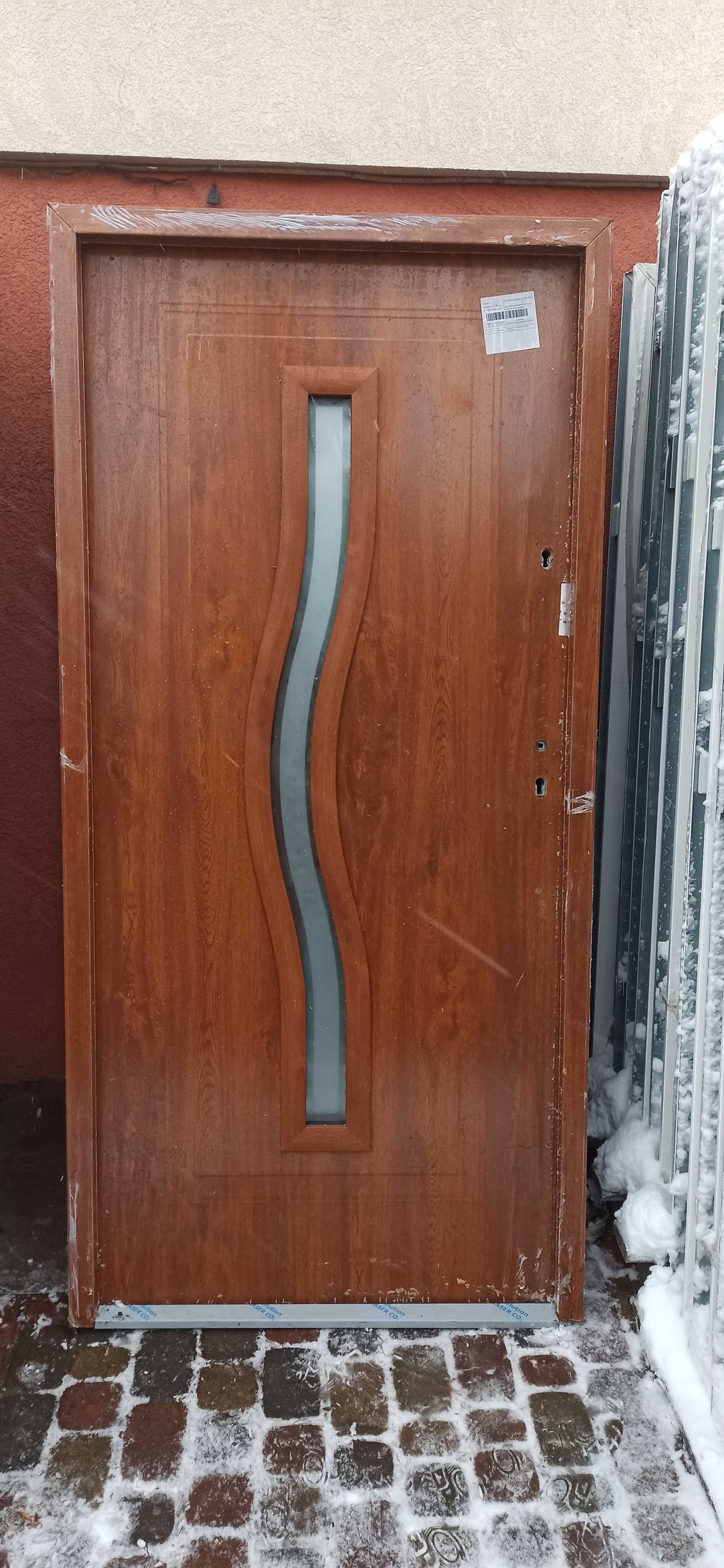 Nowe Drzwi zewnętrzne metalowe ocieplane z szybą futryną 90-tki 90x207