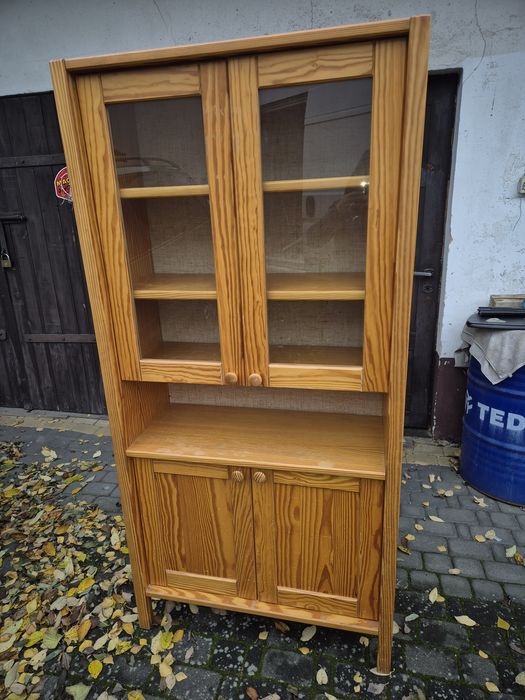 Kredens drewniany bardzo solidny