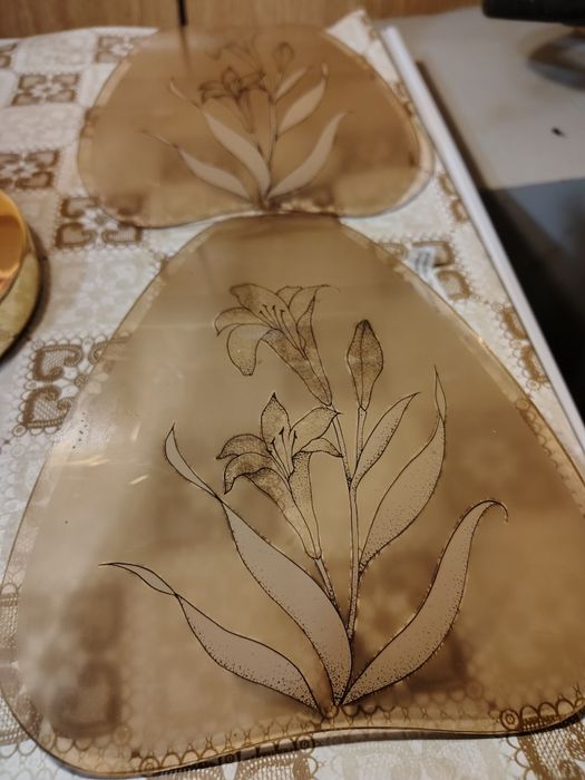 Lampka nocna. Szkło  palone ,mosiądz.