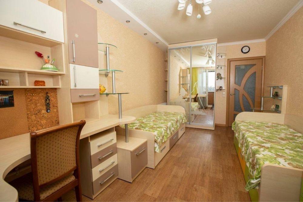 Продам! 3 х комнатная квартира, ж/м Красный Камень/Покровский/Парус