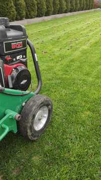 Wertykulacja trawnika - aeracja rurkowa trawnika - napowietrzanie traw