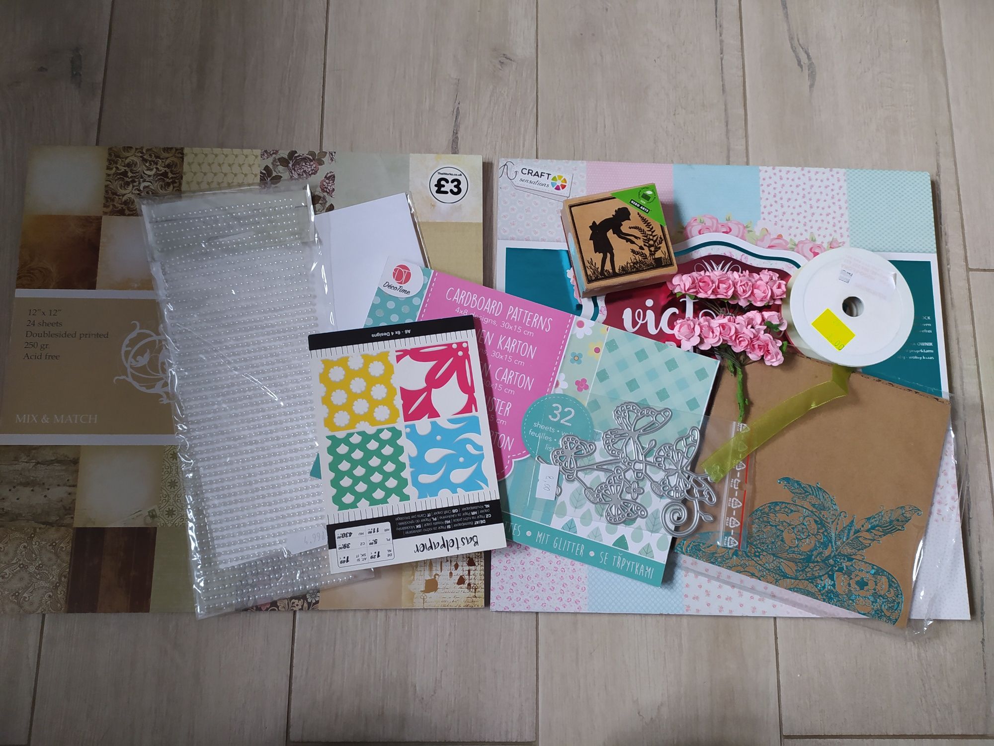 Scrapbooking -pudełko z papierami