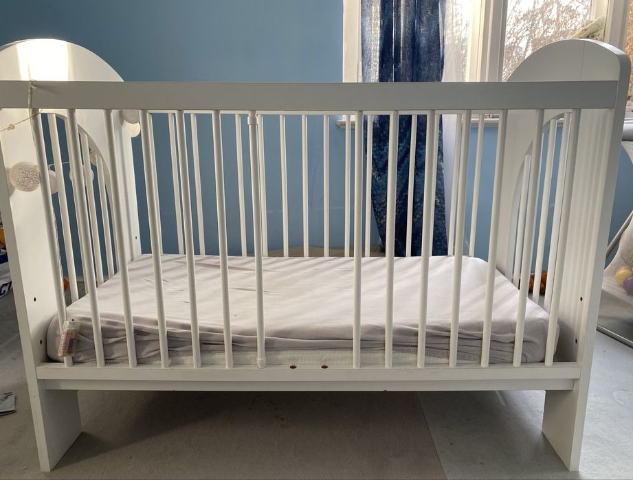 Łóżeczko dziecięce z materacem