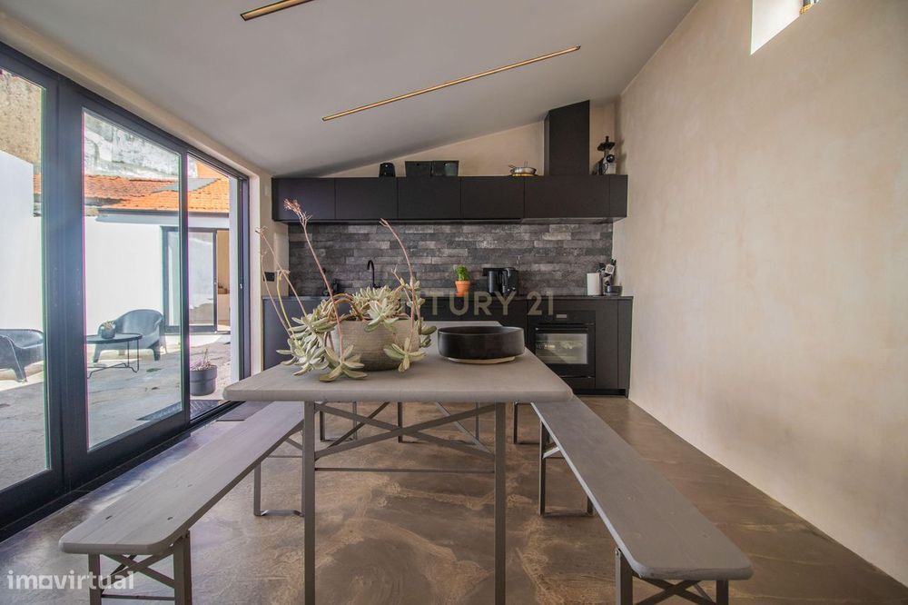 Moradia T4 com anexo remodelado em Maiorca