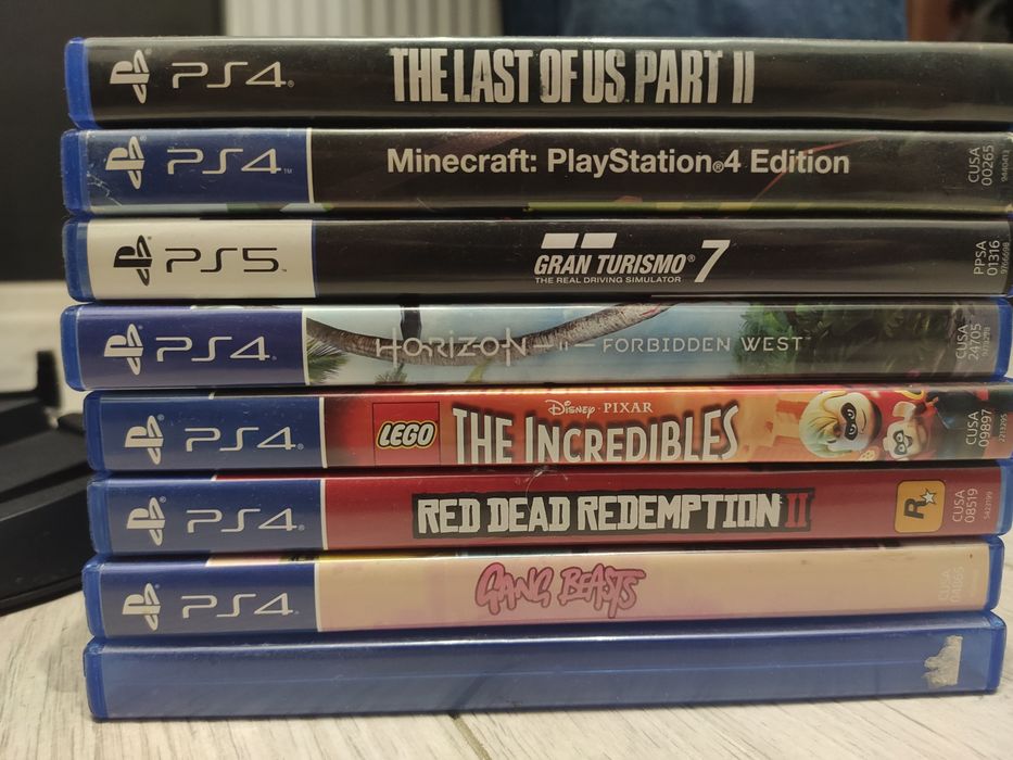 PlayStation 5 + 2 pady i zestaw gier