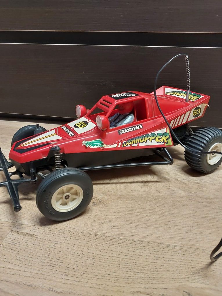 Zdalnie sterowany samochód Flash Hopper – retro off-roader