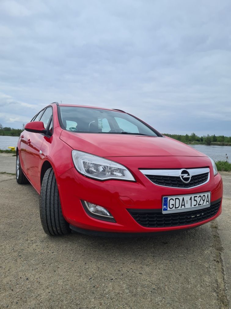 Opel Astra J Sports Tourer Benzyna