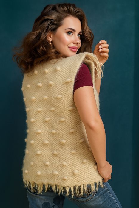 Гуня з овчини ,жилетка