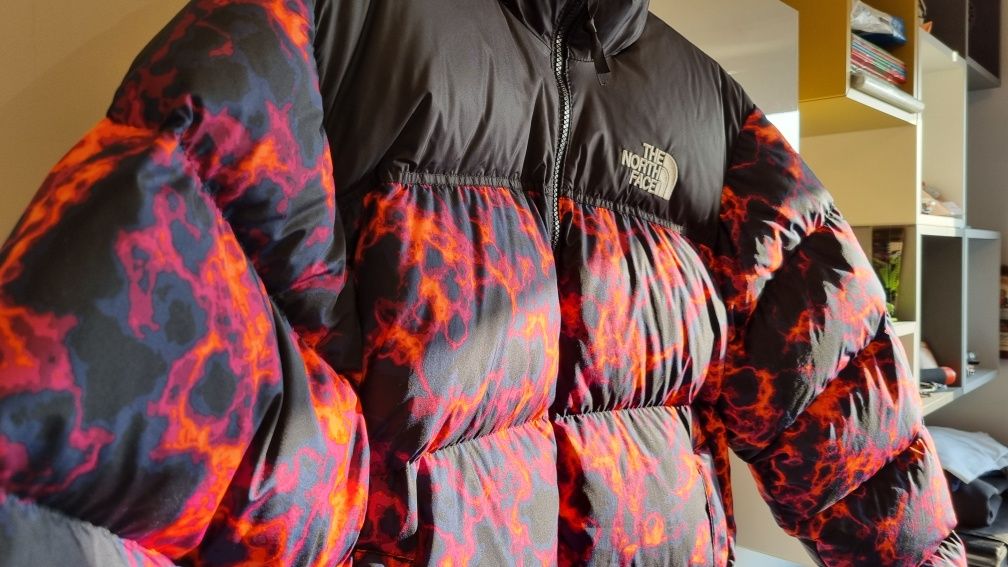 Kurtka The North Face 1996 Retro Nuptse Lava Camo Print L