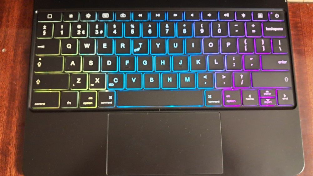 Магнітний чехол- клавіатура для  iPad Pro 12.9”, з рджб підсвіткою.