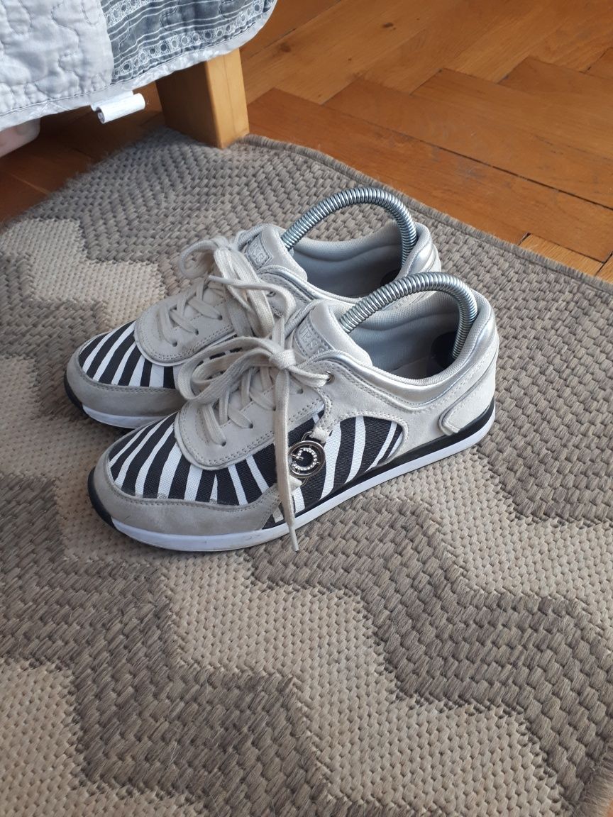 Guess rozmiar 38,5 buty sportowe sneakersy adidasy beżowe zebra