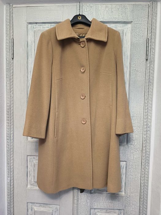 Жіноче пальто в ідеальному стані