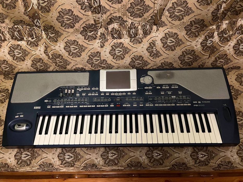 Синтезатор Korg pa800 в робочому стані