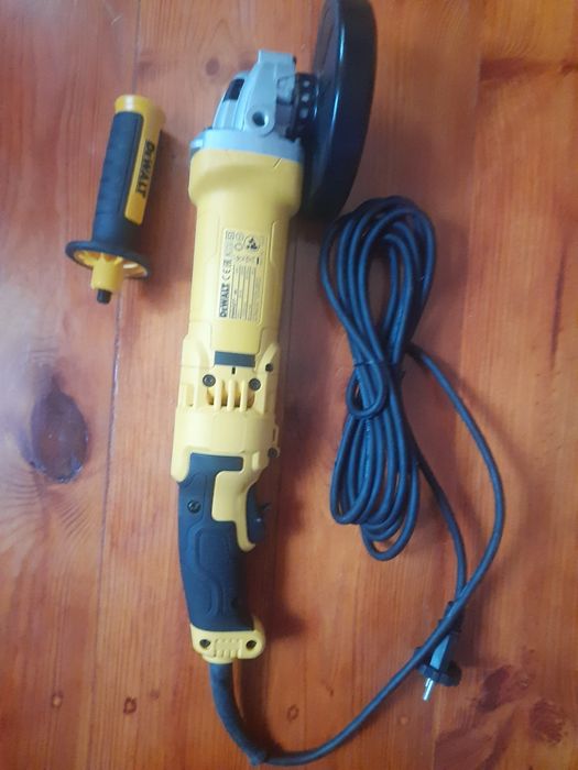 Болгарка угловая шлифовальная DeWalt. DWE 4277