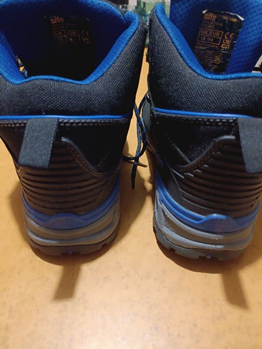 Черевики 44р у гарному стані, клас захисту S3