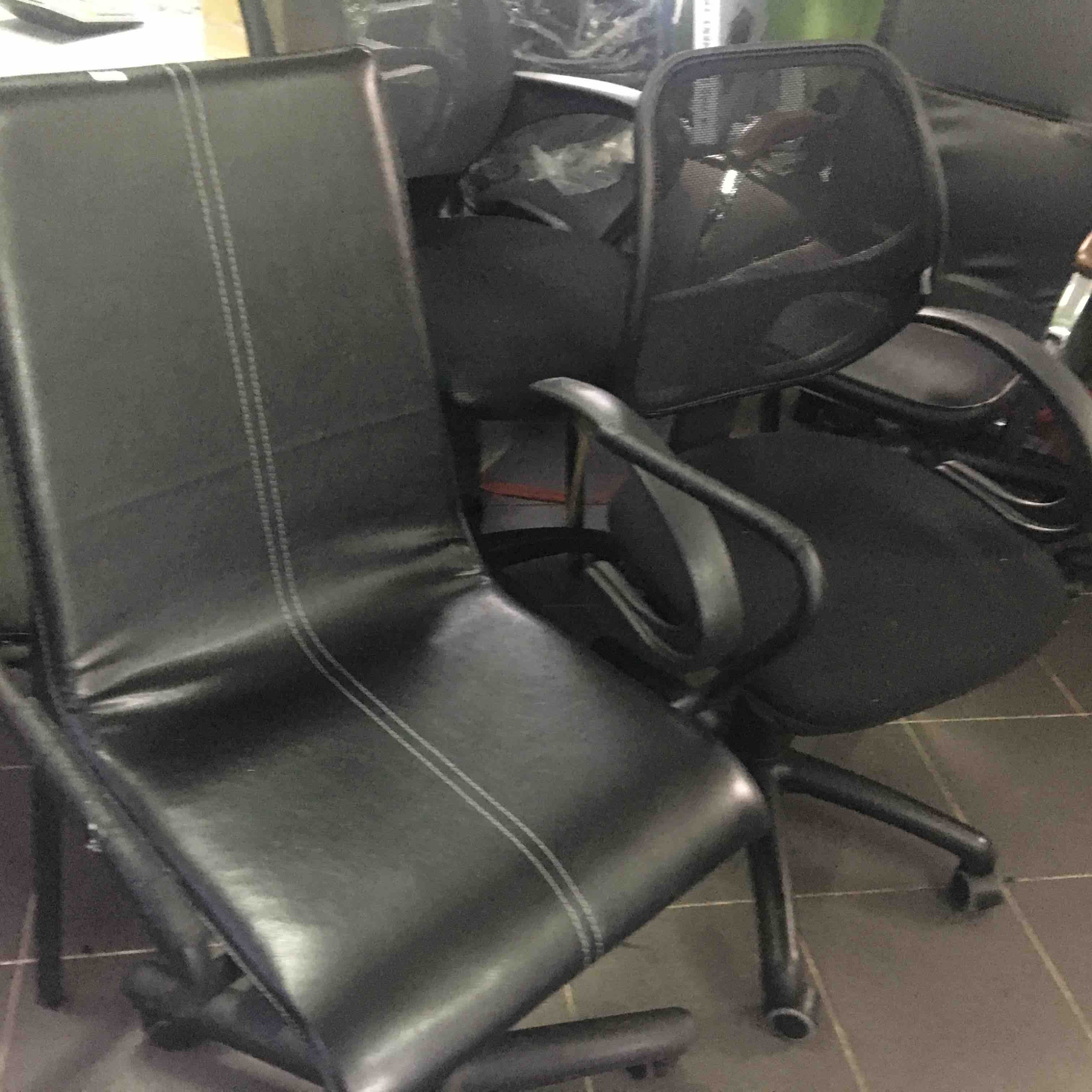 Офісні стільці та крісла Рівне. Ремонт та обслуговування крісла.