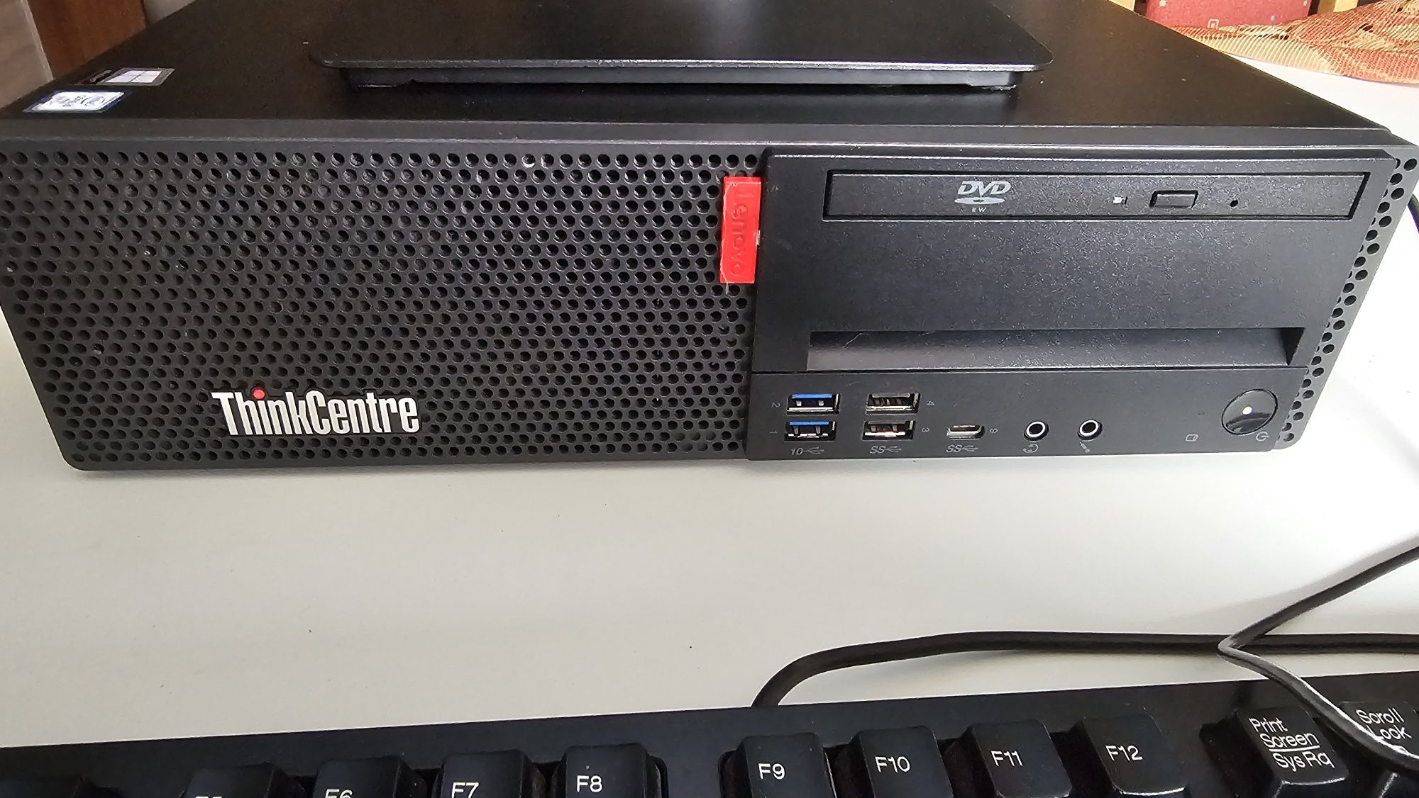 Zestaw komputer ThinkCentre + monitor HP