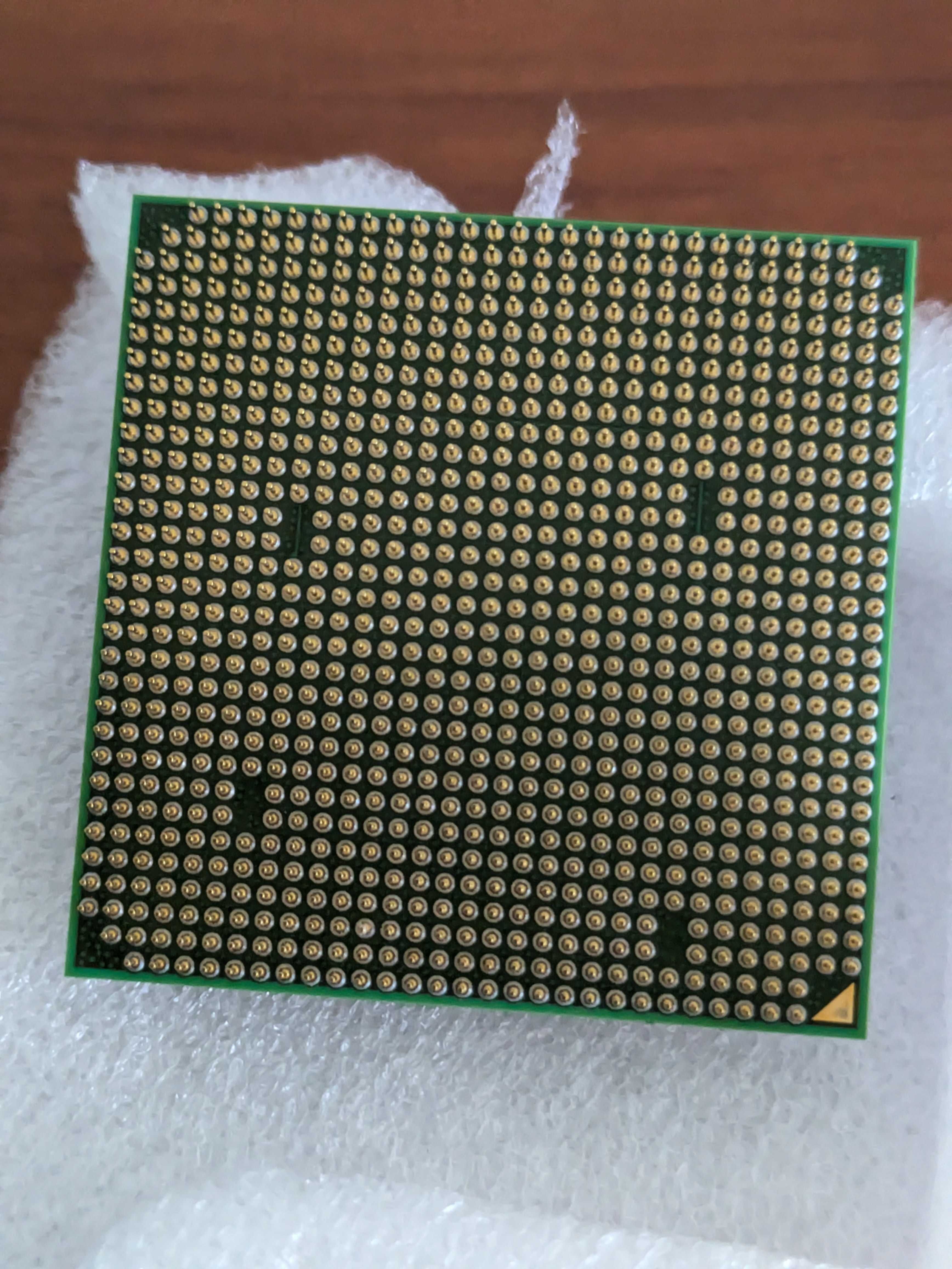 Процесор AMD Athlon 64 X2 4000+, 2 x 2,70 ГГц, 2 x 1 МБ AM2