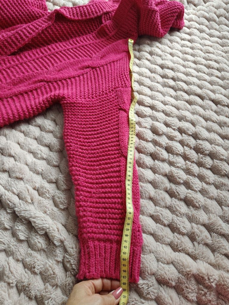 Piękny mięsisty sweter.